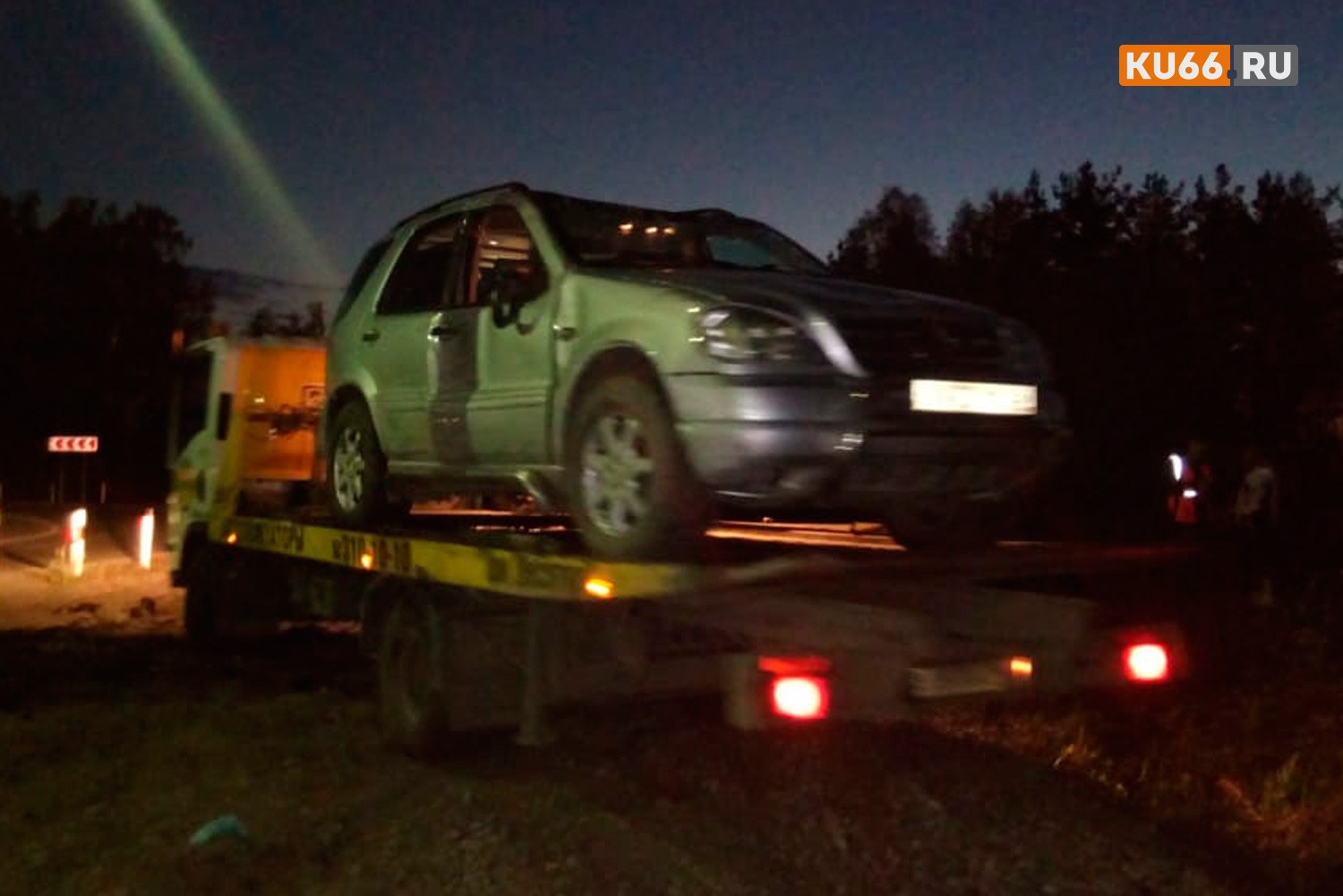 На переезде между Екатеринбургом и Каменском-Уральским – очередное ДТП: говорят, водитель задремал за рулем и вылетел с трассы на ж/д пути