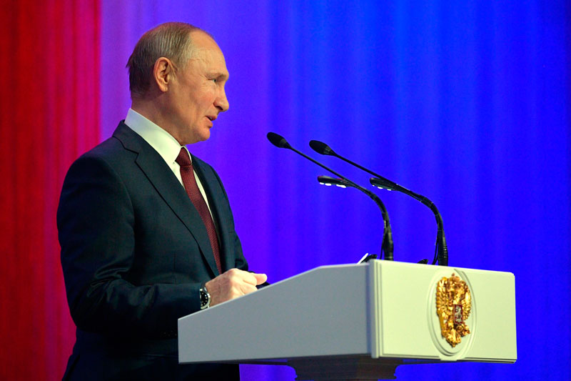 Путин пообещал, что при нём в России останутся понятия «папа» и «мама»