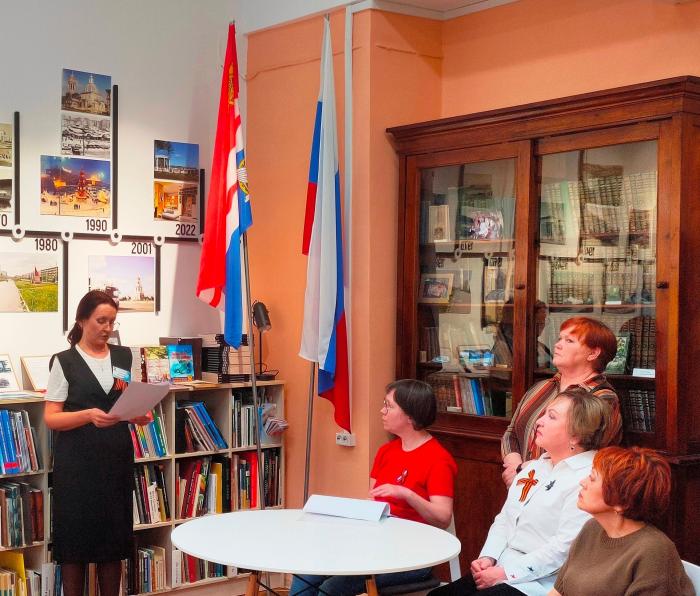 Выставка о подвигах Каменска-Уральского: что можно увидеть до конца лета | В Каменске-Уральском открылась выставка о вкладе города в Великую Победу