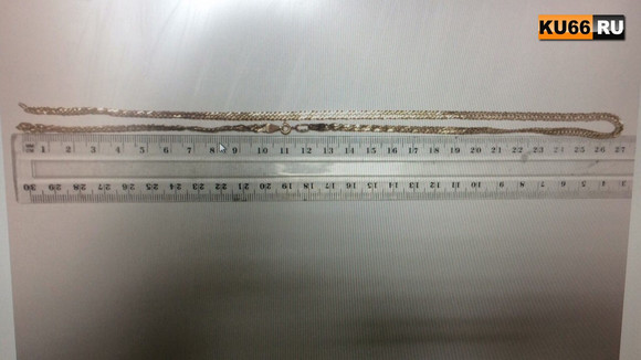 «Бывалая» хозяйка, увидев гостью, буквально сияющую золотом, сорвала с нее несколько цепочек и положила себе в рот в Каменске-Уральском...