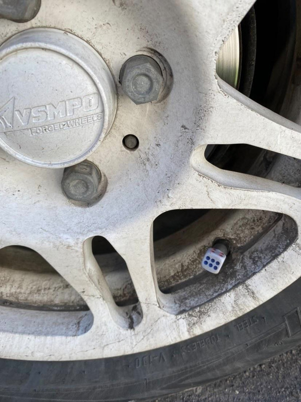 В Каменске-Уральском у автомобилистов стали пропадать колпачки с колес. А в интернете появились объявления об их продаже