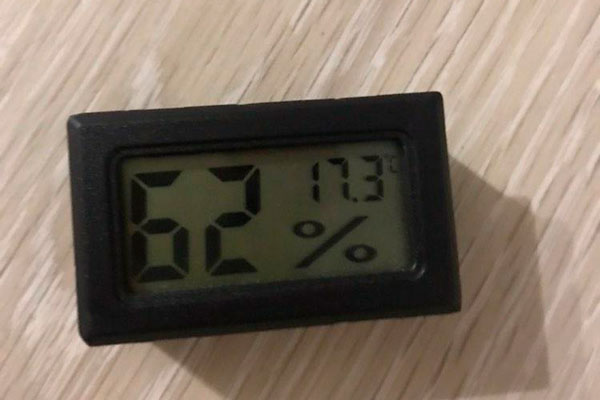 Квартира в пятиэтажке по ул. Октябрьской в Каменске, обслуживаемой УК «ДЕЗ», осталась без тепла на весь день. Здесь живет мама с грудничком Квартира в пятиэтажке по ул. Октябрьской в Каменске, обслуживаемой УК «ДЕЗ», осталась без тепла на весь день. Здесь живет мама с грудничком