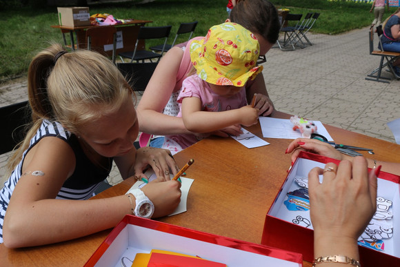 «Стильный пешеход». Станция с таким названием пользовалась огромной популярностью среди гостей праздника, организованного Школой Моды «Стильный пешеход». Станция с таким названием пользовалась огромной популярностью среди гостей праздника, организованного Школой Моды