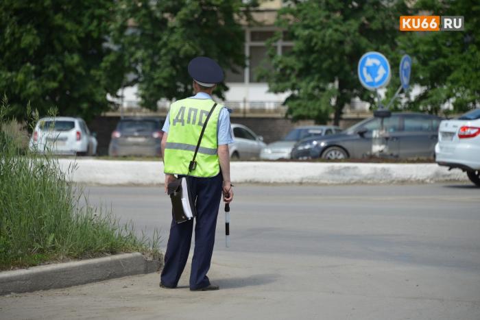 Штраф до 7500 рублей и лишение прав: в Каменске-Уральском стартовали массовые рейды ГИБДД | В Каменске-Уральском проходит акция «Безопасная дорога»