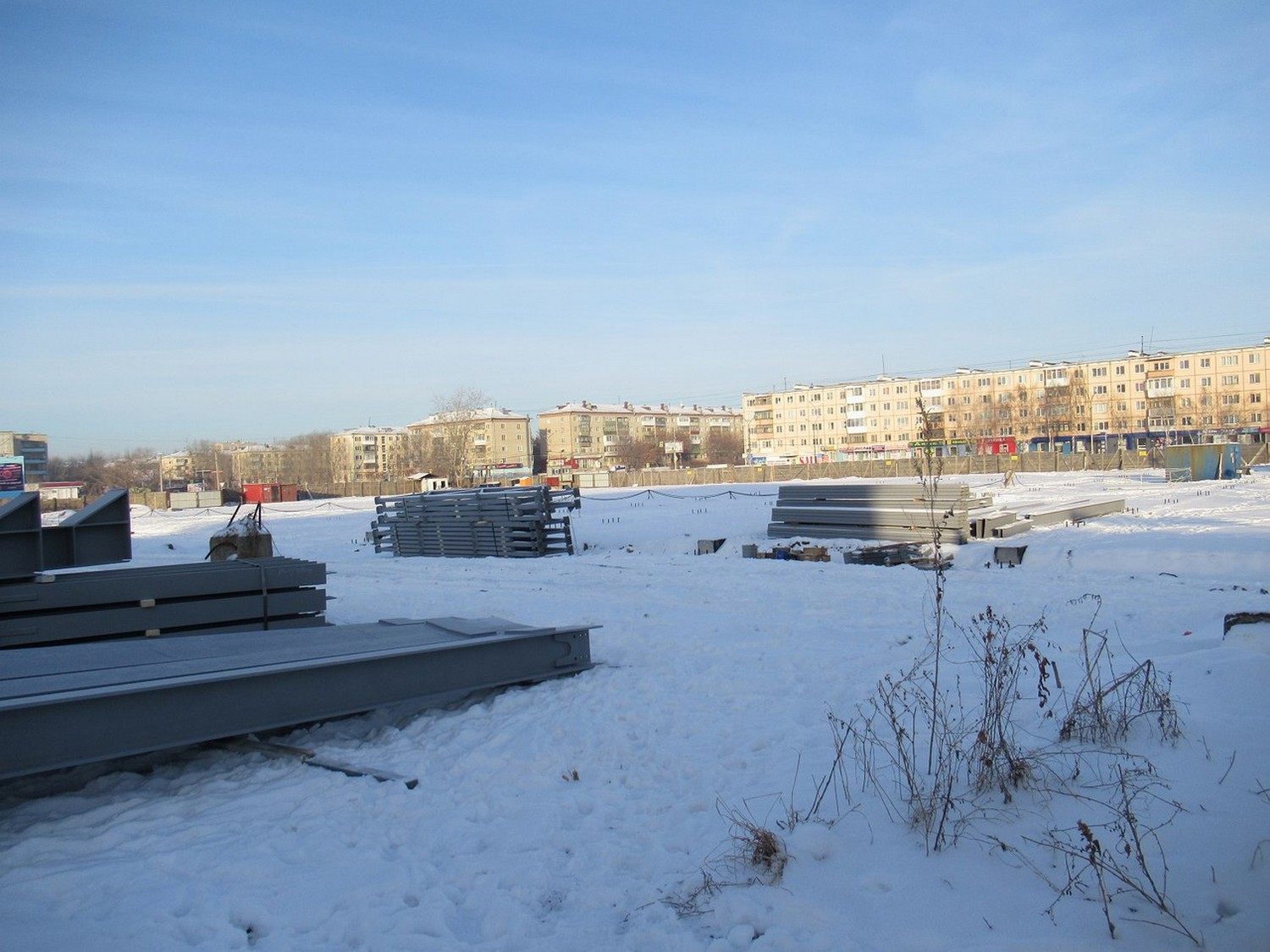 На площадке гипермаркета, который возводят в Каменске-Уральском, вновь кипит работа – подрядчик приступил ко второму этапу строительства...