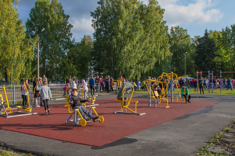 Очень кстати! В парке культуры и отдыха СинТЗ появилась площадка с уличными тренажерами – доступна всем в любое время!