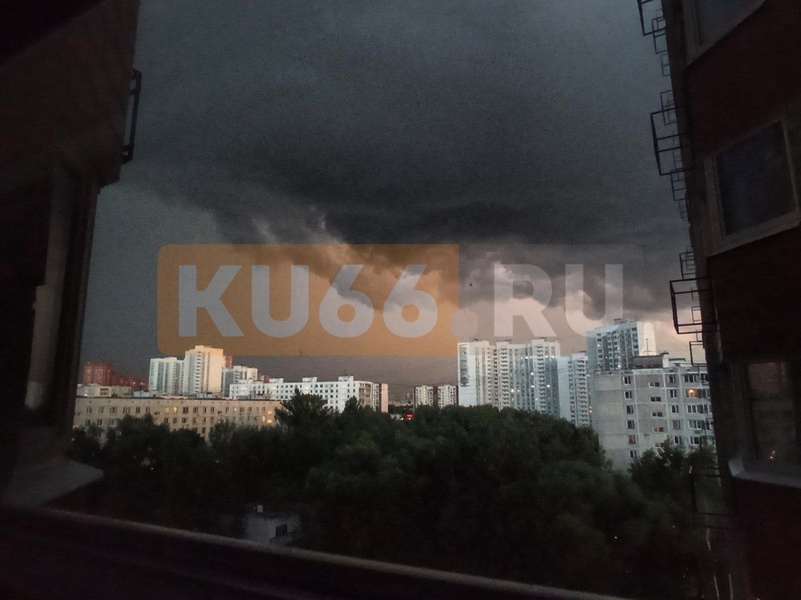 Ураган «Орхан» надвигается на Москву и Подмосковье — в столице уже начались ветер, ливень и град | Москву и Подмосковье накрыл ураган «Орхан»
