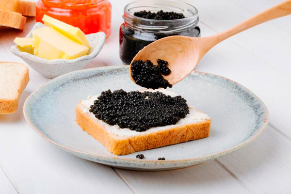 Эксперт заявил о снижении цен на черную икру