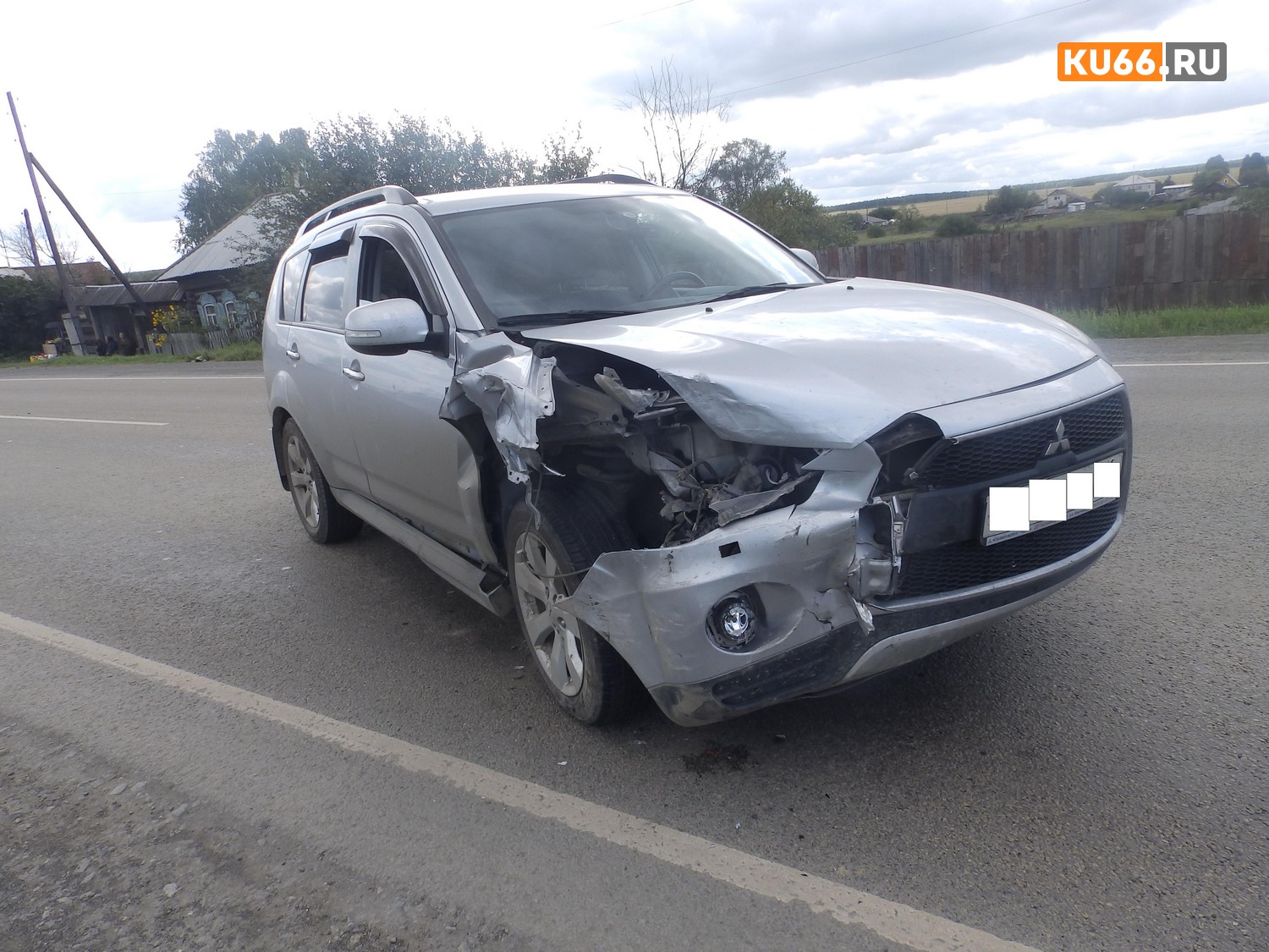 Женщина за рулем Opel Corsa, стоя на обочине трассы под Каменском, начала вдруг разворачиваться и подставила под удар свою же пассажирку