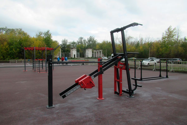 Силовые тренажеры, футбольное поле, беговая дорожка… Спортивный объект за 34 млн рублей почти готов в Каменске-Уральском