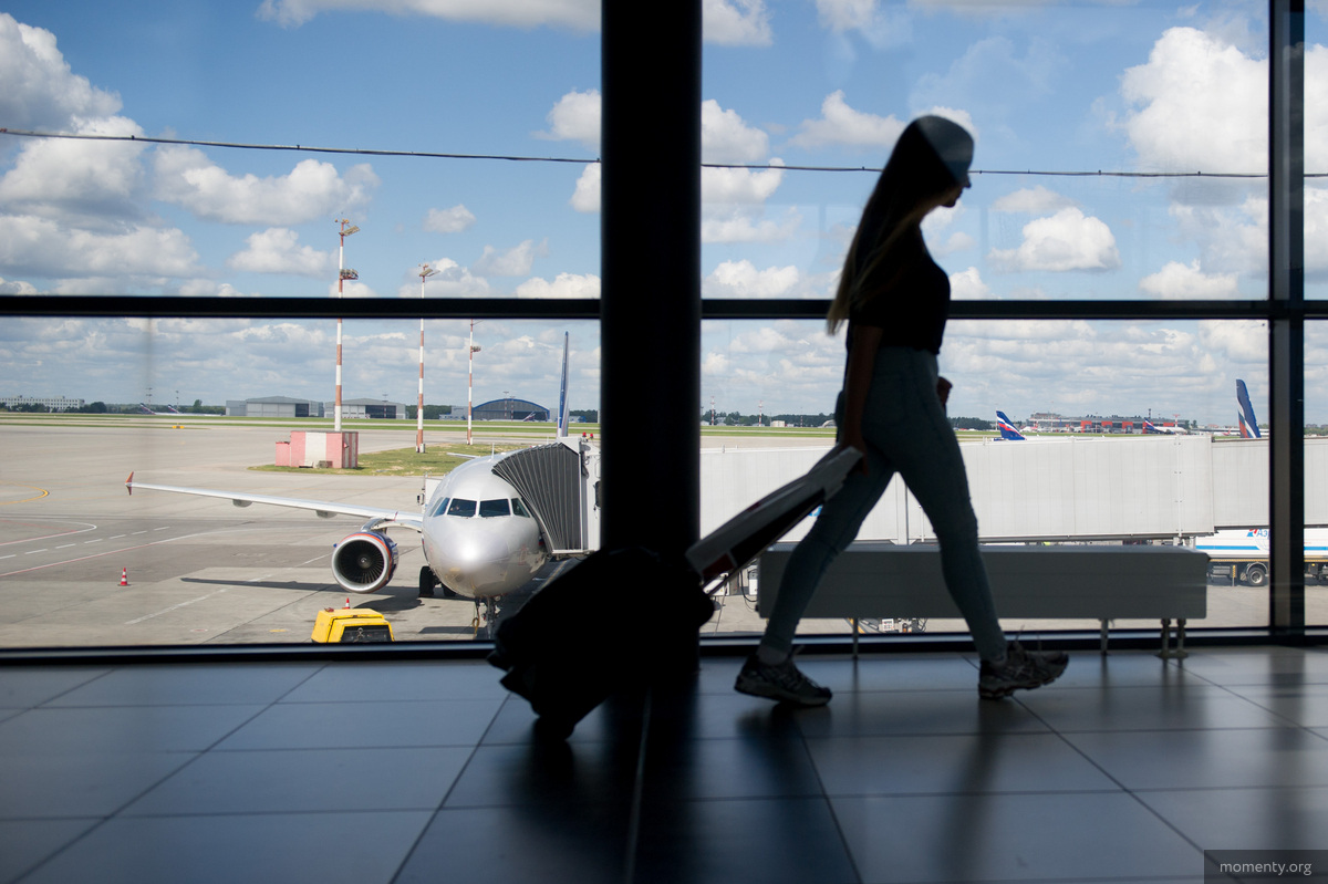 Двадцатилетние ищут способы сбежать из России