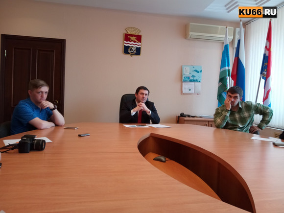 Мэр Каменска-Уральского с интернет-журналистами рассуждал о позитивном имидже города и предложил подумать, что будет через 20 лет...