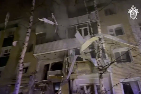 Спасатели не могут найти семь человек после взрыва газа в Нижневартовске