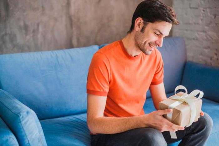 Пять способов удивить мужчину на 23 февраля: советы от эксперта | Большинство мужчин предпочтут полезные подарки на 23 февраля 