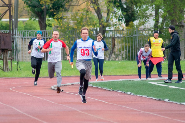 Атлеты показали, на что способны. Эстафета в шведском формате впервые прошла в Каменске-Уральском — говорят, может прижиться навсегда Атлеты показали, на что способны. Эстафета в шведском формате впервые прошла в Каменске-Уральском — говорят, может прижиться навсегда