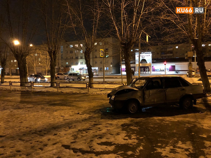 В столкновении двух отечественных легковушек на проспекте Победы в Каменске-Уральском в субботу вечером пострадал водитель одной из них