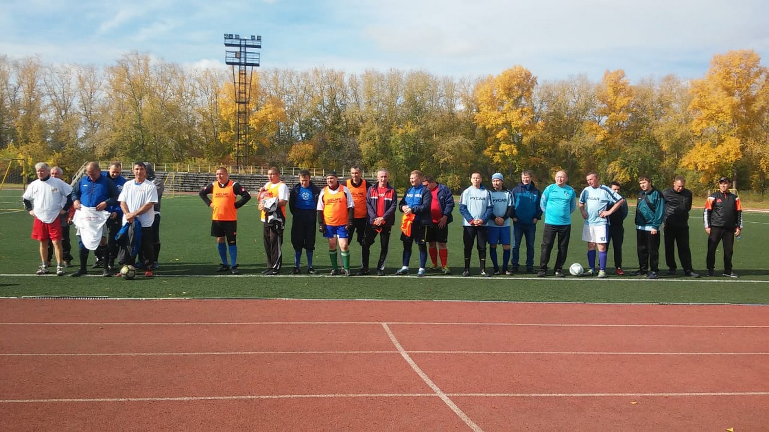 В Каменске-Уральском прошел турнир по футболу в честь столетнего юбилея ВЛКСМ – на поле сошлись РУСАЛ, РЖД и КУМЗ