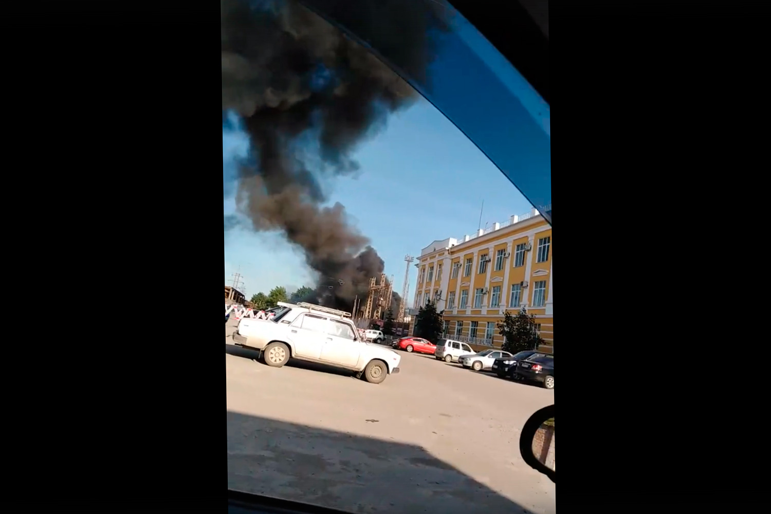 «Вот почему электричество на секунду вырубилось». Жители Каменска-Уральского уличили во лжи ТЭЦ и МЧС, которые сообщили о горящей траве