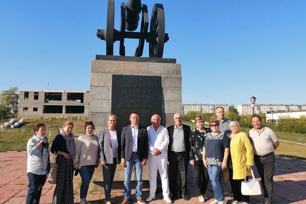 «Результаты внушают уважение». Мэр Герасимов рассказал экспертам в межнациональных отношений о том, чем займется в Каменске в ближайшие годы «Результаты внушают уважение». Мэр Герасимов рассказал экспертам в межнациональных отношений о том, чем займется в Каменске в ближайшие годы