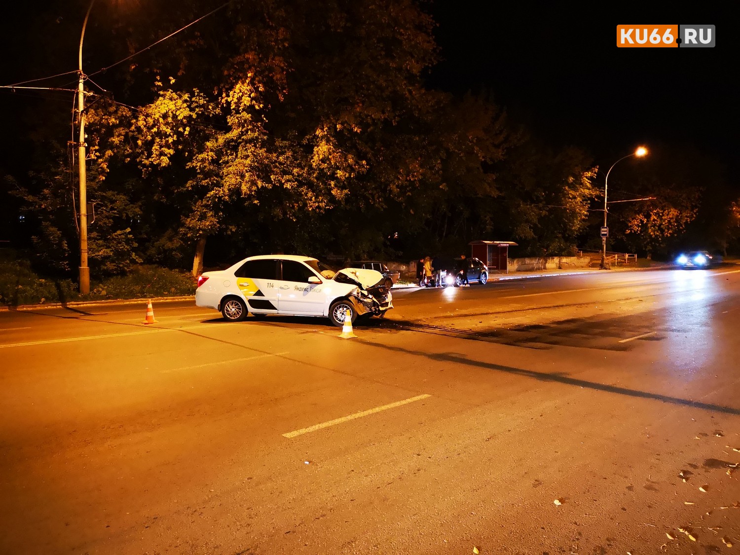 Подробности столкновения автомобиля «Яндекс.Такси» с Renault в Каменске-Уральском. Госавтоинспекция разыскивает свидетелей