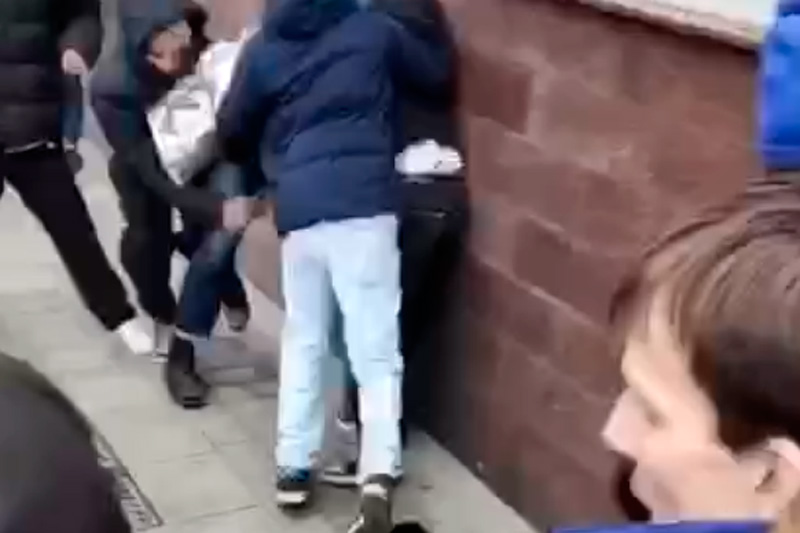В центре Москвы произошла массовая драка из-за кроссовок