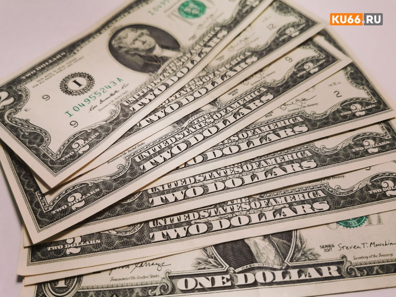 Курс доллара впервые с 1 марта опустился ниже 90 рублей