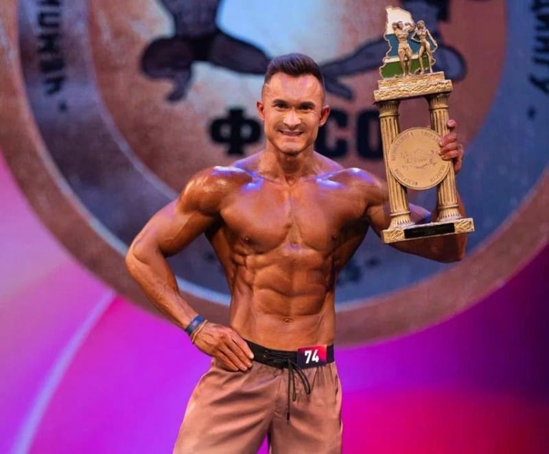 Бодибилдер из Каменска-Уральского Расул Логвин покоряет Чемпионаты один за другим | Спортсмен из Каменска-Уральского выиграл чемпионат Урала и Сибири по бодибилдингу