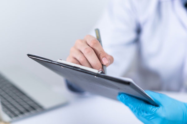 Врач-невролог рассказал, как бороться со слабостью после коронавируса