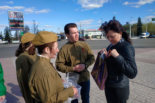 Раздали около 500 Георгиевских ленточек: активисты Центра молодежной политики поучаствовали во Всероссийской акции