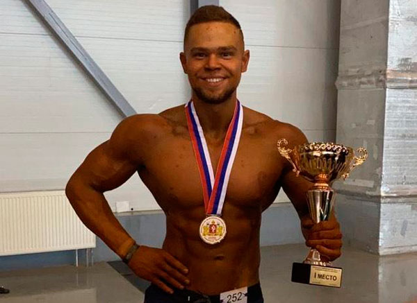 Бодибилдер из Каменска-Уральского Александр Наговицын стал первым на кубке Свердловской области в «пляжной» категории