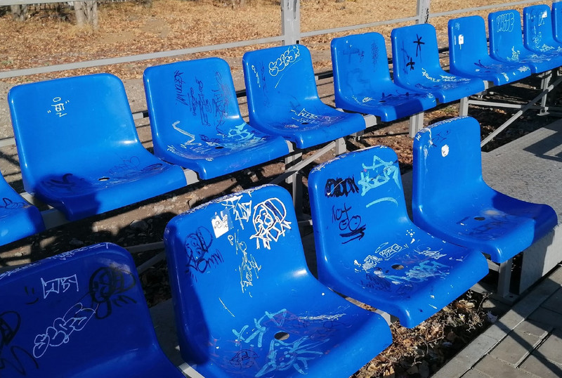 Каменцы совершенно не ценят имущество, которое ставят для них за их же деньги: в мэрии показали трибуны для зрителей у скейт-парка