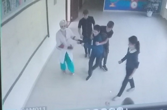 Медика из Тобольска оштрафовали за попытку насильно «привить» школьника с медотводом