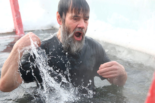 Крещение в Каменске-Уральском: купели на реке — близко к берегу, на льду — не больше 20 человек, еще 24 обеспечивают общую безопасность