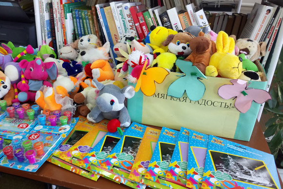 «Конечно же, Великий Маниту оценил»: библиотекари Каменска-Уральского разыграли для юных читателей оригинальный спектакль