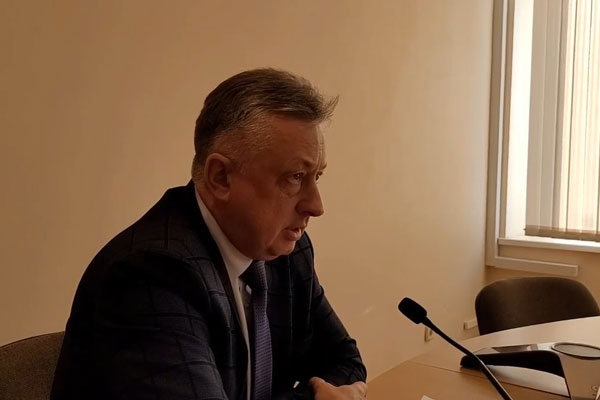 Мэрия Каменска-Уральского требует вернуть горячую воду жителям, отключённым на три года