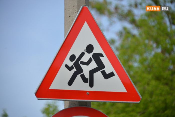 Новая смертельная детская "игра" на дорогах: почему дети рискуют жизнью | Школьники в Свердловской области играют в опасную "игру" на дорогах