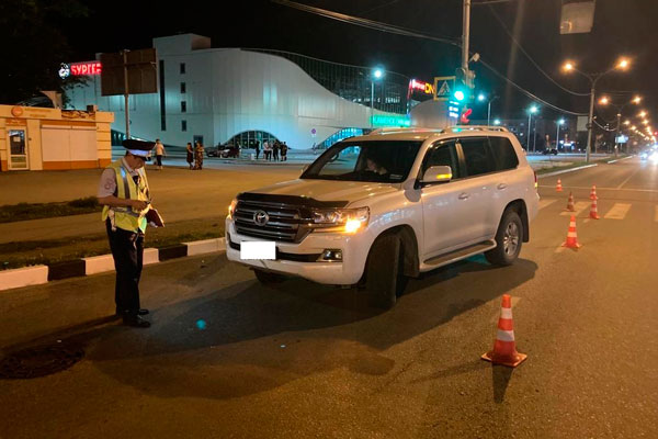 В Каменске-Уральском водитель внедорожника сбил 13-летнего мальчика на велосипеде. Велосипедист не спешился и ехал на красный свет