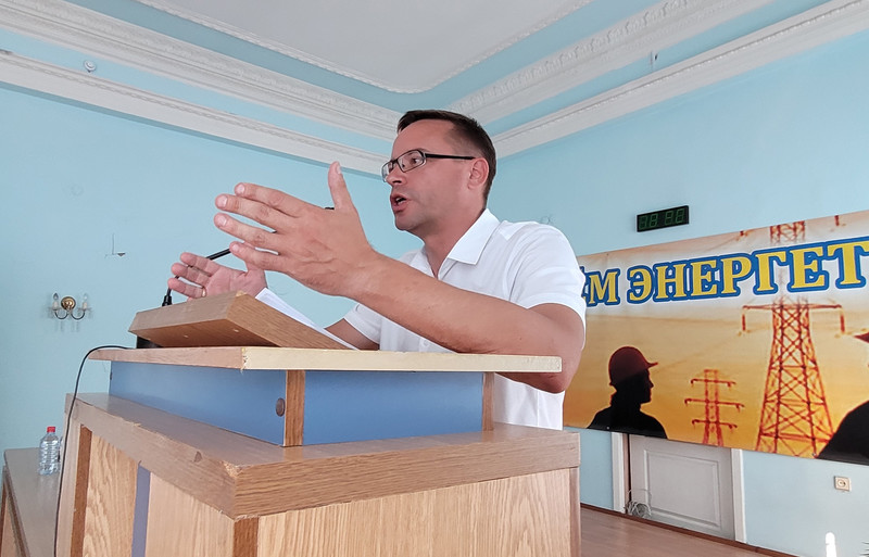 Герасимов встречается с жителями, рассказывает, как развивается Каменск-Уральский, и признает, что во всех сферах появился дефицит кадров