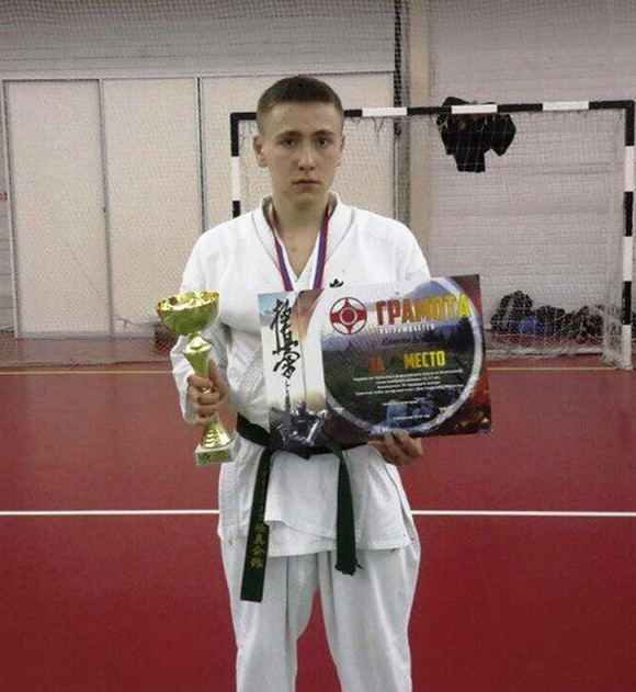 Несмотря на досадный проигрыш финального поединка, каратист Иван Калугин из Каменска-Уральского сумел выполнить норматив КМС