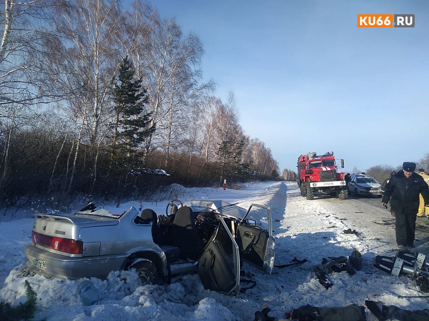 Водитель Audi устроил смертельную аварию на трассе между Екатеринбургом и Каменском. Погибли двое. На месте работают следователи