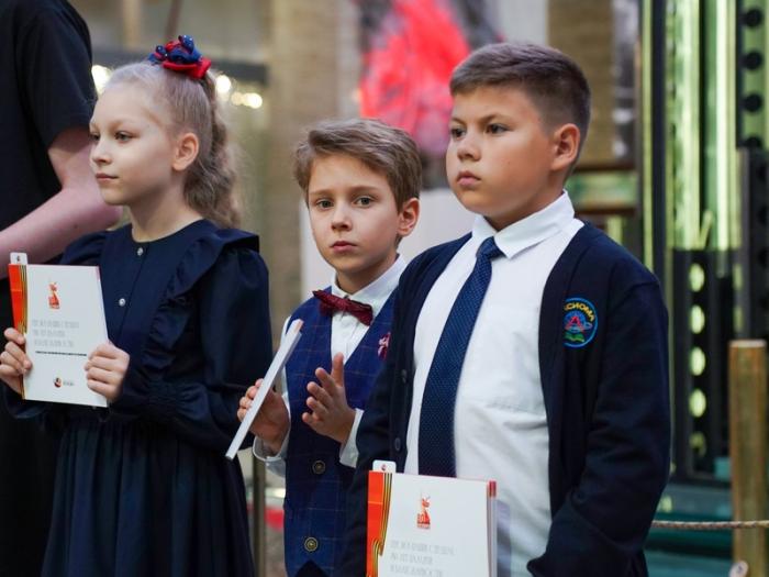 Школьники из Каменска-Уральского покорили Москву своими стихами о героях войны | Школьники из Каменска-Уральского стали победителями конкурса к 80-летию Победы