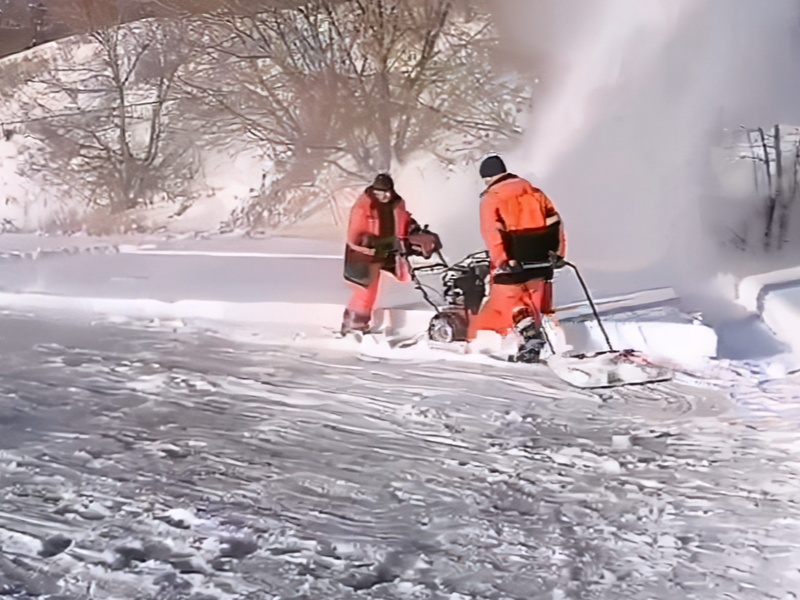 В Каменске-Уральском готовятся к Крещению: судьбу купаний решит толщина льда | В Каменске-Уральском проверят лёд перед Крещенскими купаниями