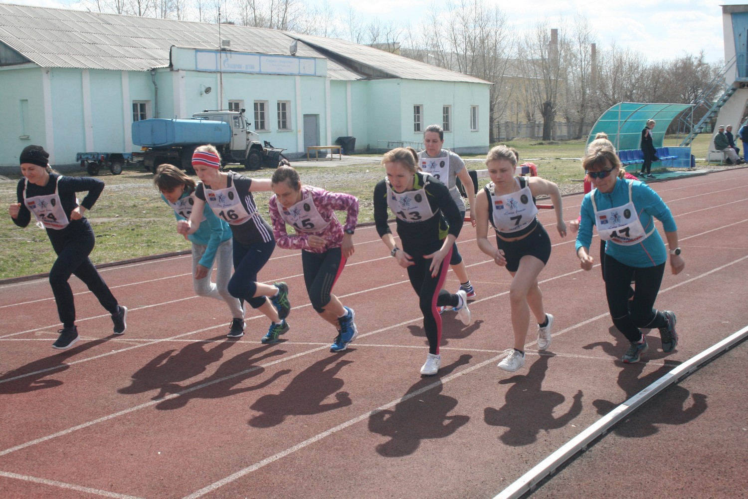 В Каменске-Уральском прошел фестиваль ГТО: участники стреляли, бегали, подтягивались и отжимались. Самым пожилым стал 79-летний спортсмен!