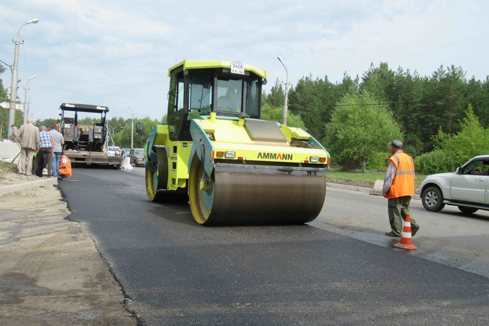 Уйдет не менее четырех дней, будут и непростые моменты: что там происходит, на спуске с ул. Кадочникова к Байновскому мосту в Каменске?