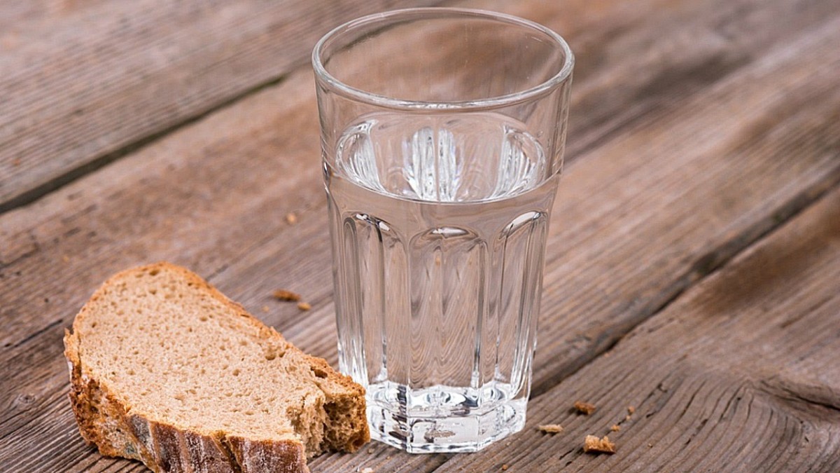 Депутат Госдумы предложил россиянам прожить день на блокадной норме хлеба и воды Депутат Госдумы предложил россиянам прожить день на блокадной норме хлеба и воды