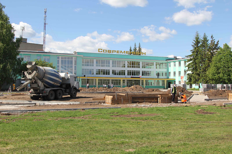 «В городе ничего подобного нет». Благоустройство территории у ДК «Современник» идет полным ходом — осенью, говорят, место будет не узнать