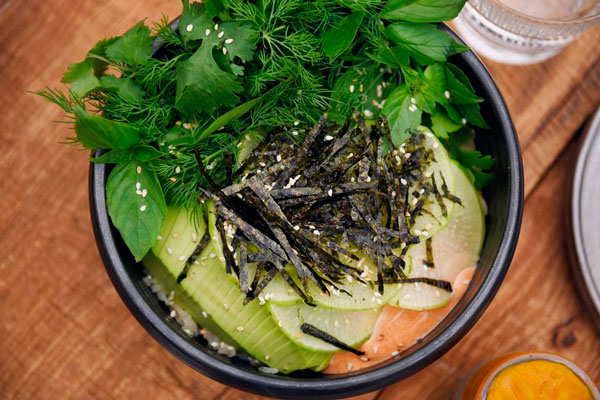 «Ногти ломаются, волосы выпадают». Специалисты объяснили, зачем регулярно есть эти продукты