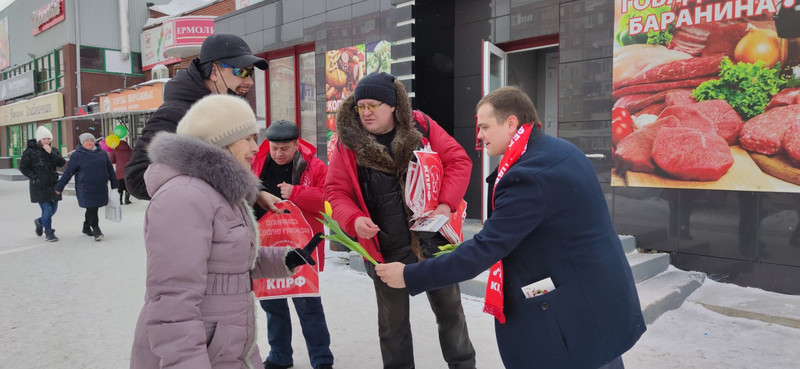 Каменские коммунисты поздравили женщин и пообещали им бороться за то, «что было вашим по праву и теперь отнято капиталистами»