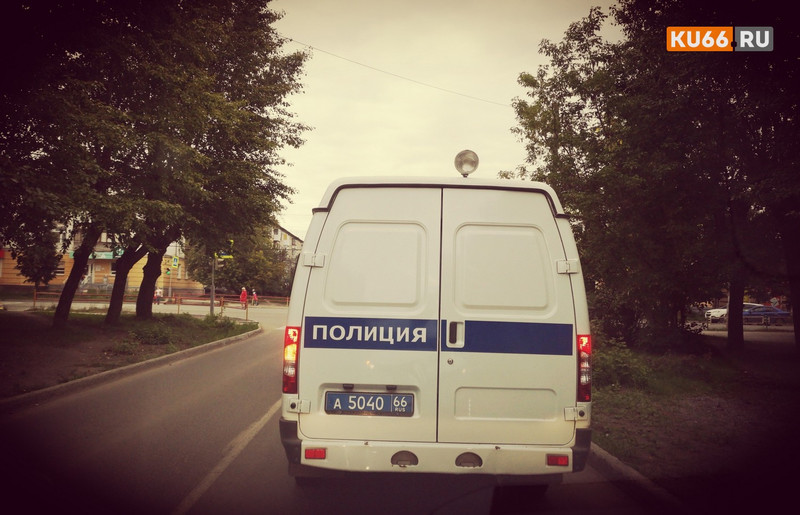 Два молодых человека пытались украсть чугунные крышки люков и были задержаны