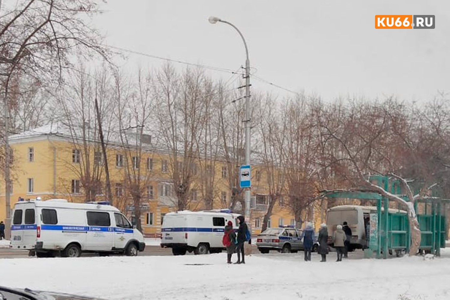 Уголовное дело пока не возбудили: судьба пьяного ранее судимого дворника, напавшего с ножом на пассажира автобуса, зависит от экспертизы